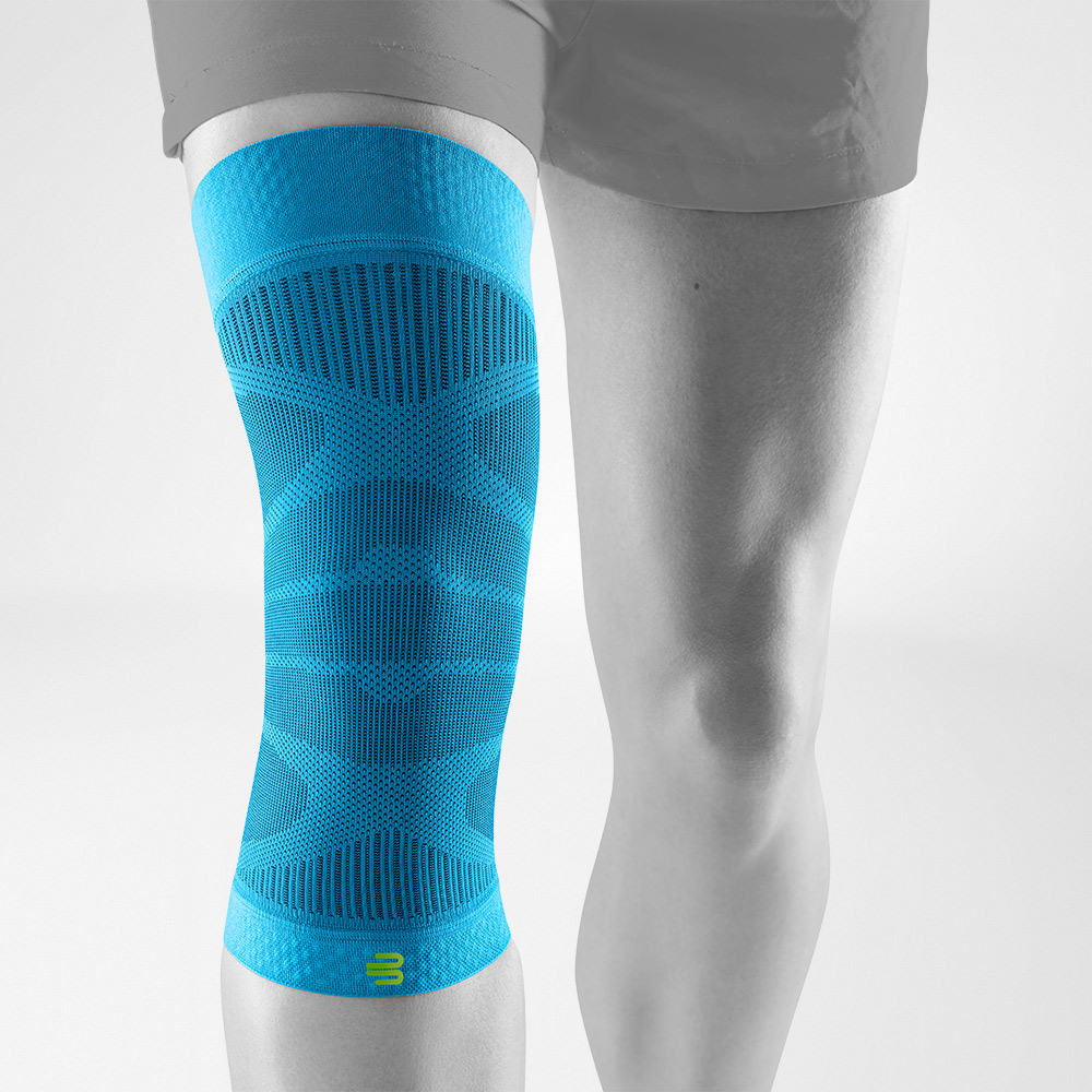 Knie Sleeve Rivera vooraanzicht Vooraanzicht van de kniekleeg op een gestileerd grijs been
