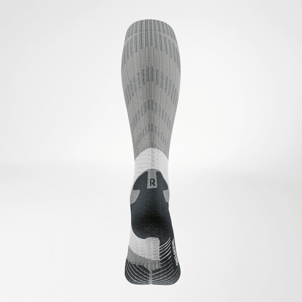 Achteraanzicht van de grijs-wit Trail Run - Running Socks