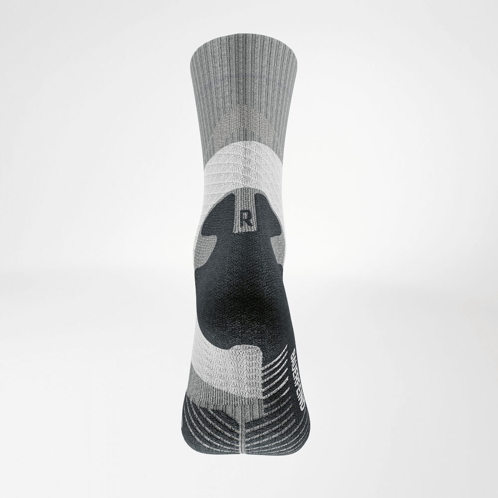 Gemiddeld lengte Trail Runrun Running Socks grijs-wit Achteraanzicht Achteraanzicht van de grijs-wit medium -long trail run -loop sokken