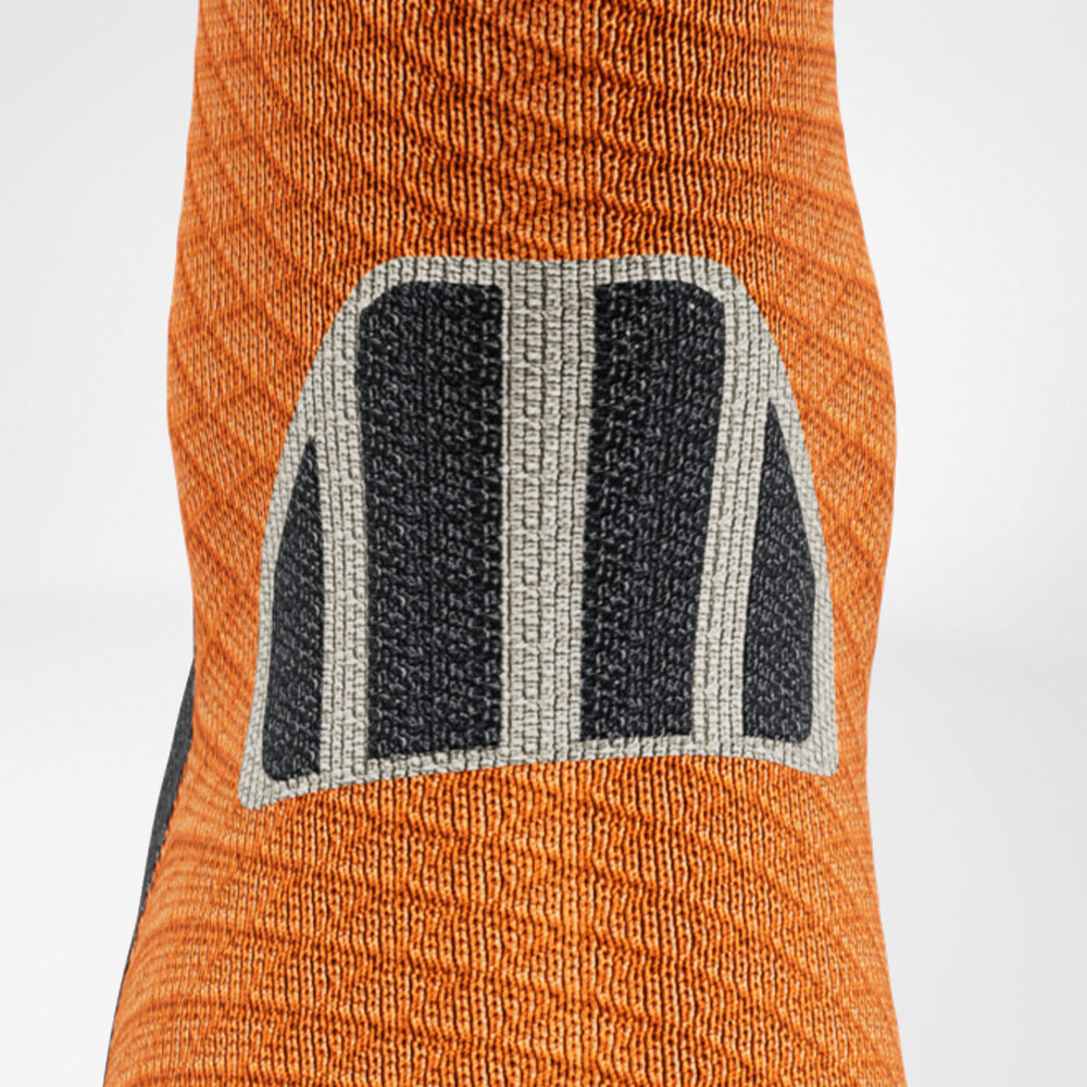 Gedetailleerde opname -comfortzone van de grijze -orange medium -lengte Trail Run -Running Socks