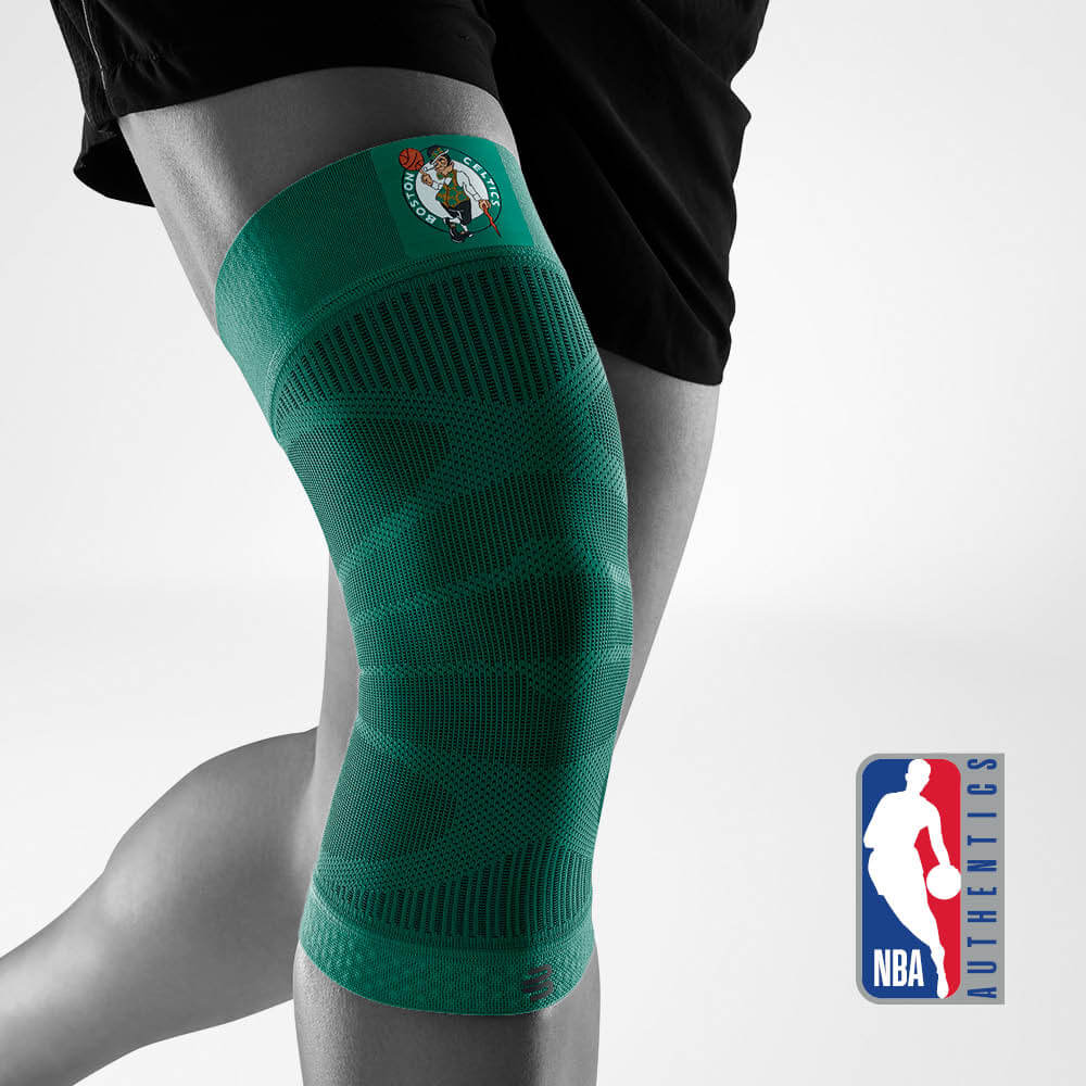 Voltooid Knie Sleeve NBA Boston Celtics op de gestileerde grijze body