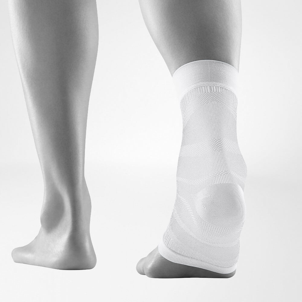 Terugkeeraanzicht van de witte Sportsleeves voor de enkel