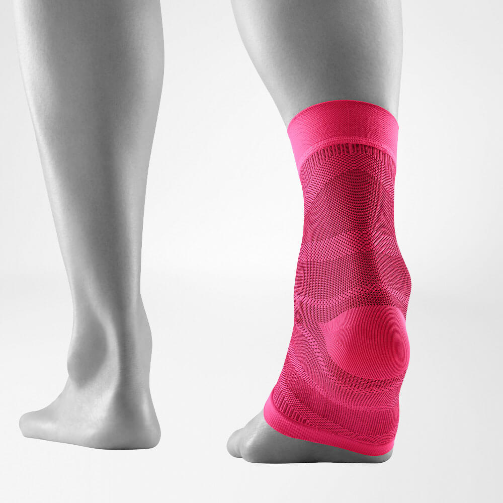 Rückansicht des pink-farbenen Sportsleeves für das Sprunggelenk