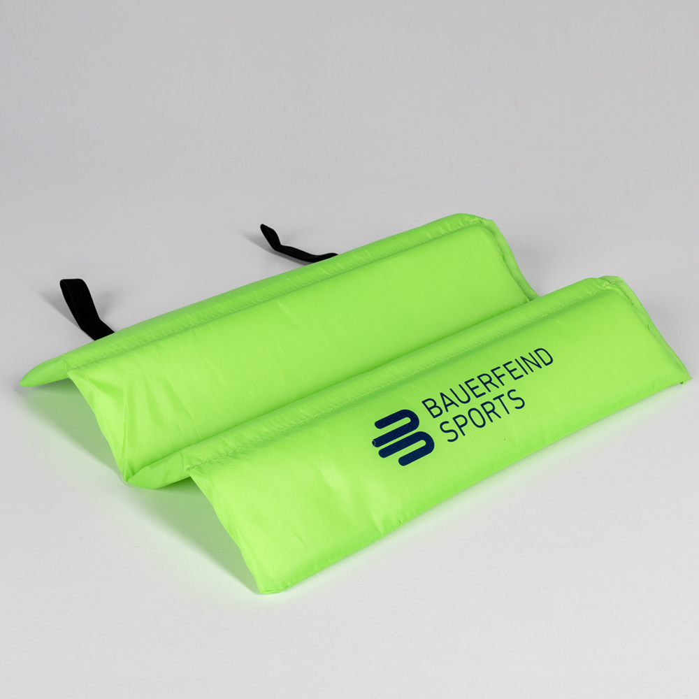 Zitkussen in de studio Studio-opname van Bauerfeind Sports zitkussen in felgroen, ideaal voor onderweg.