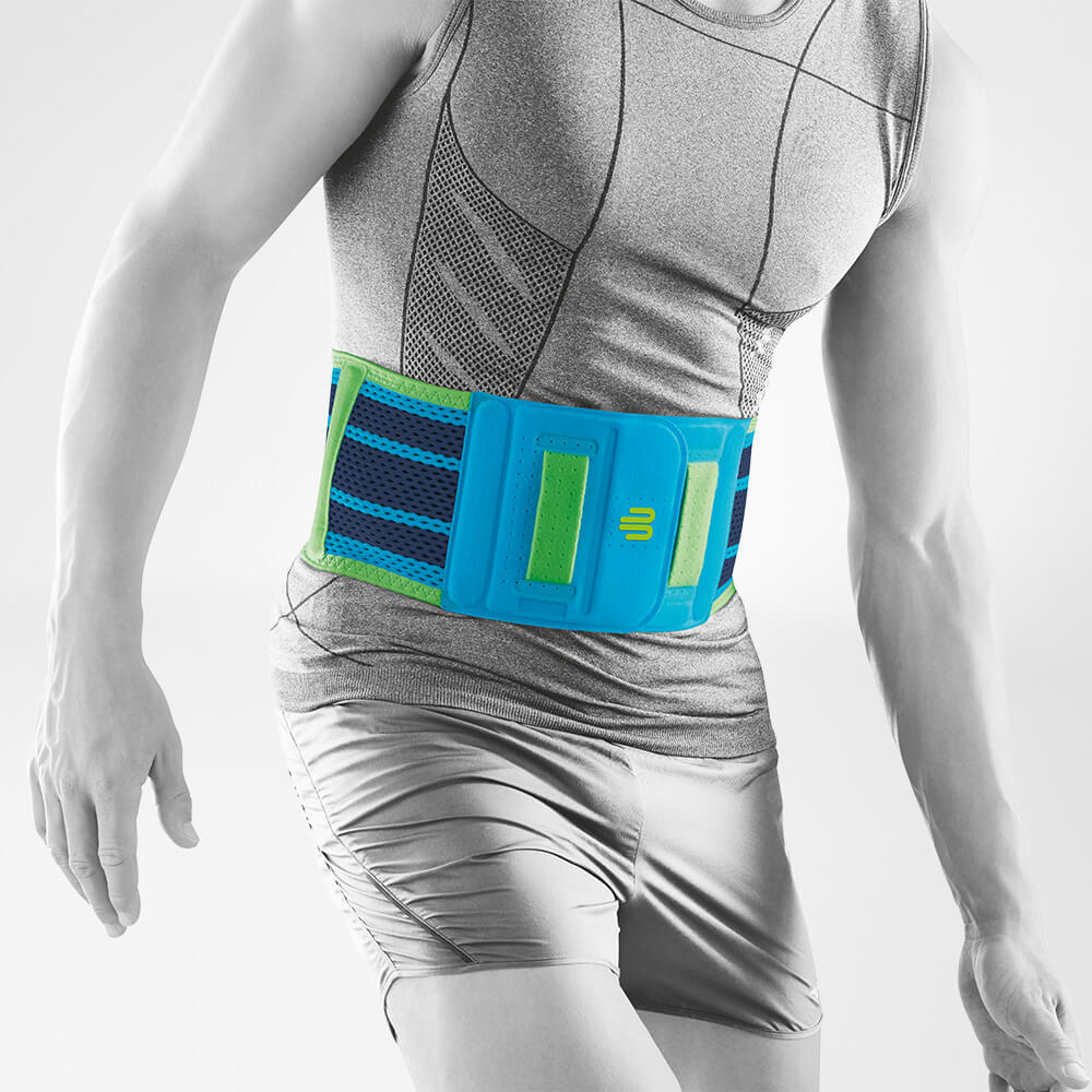 Back Bandage Rivera vooraanzicht Vooraanzicht van een Rivera -gekleurd sportband voor de achterkant op een gestileerd grijs lichaam