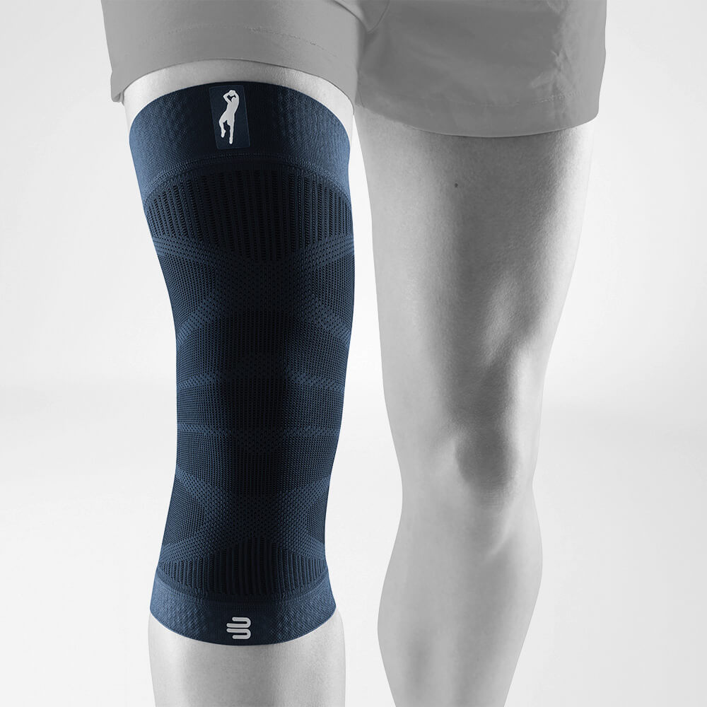 Volledig vooraanzicht van de knie mouwen Dirk Nowitzki -editie op de gestileerde grijze body