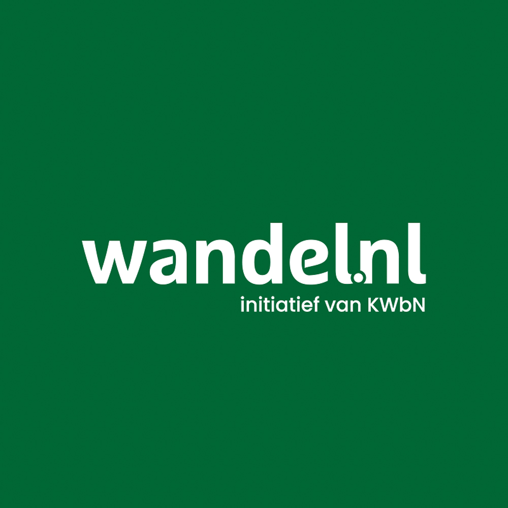 Het wandel.nl-logo op een groene achtergrond met de ondertitel “initiatief van KWBN”. Dit Nederlandse platform stimuleert gezond wandelen en dagelijkse beweging.