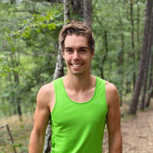 Beïnvloeder en buitensporter Eric Vosshage Portret van Eric Vosshage Im Wald