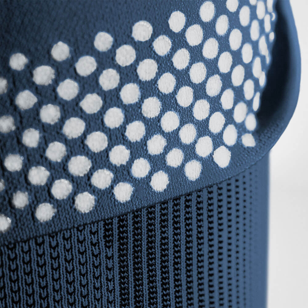 Knie Sleeve Dirk Nowitzki Detail Grip Technology Gedetailleerd beeld van de Dirk Nowitzki -knie met het bovenste deel en uitzicht op de siliconengenezing NOPS