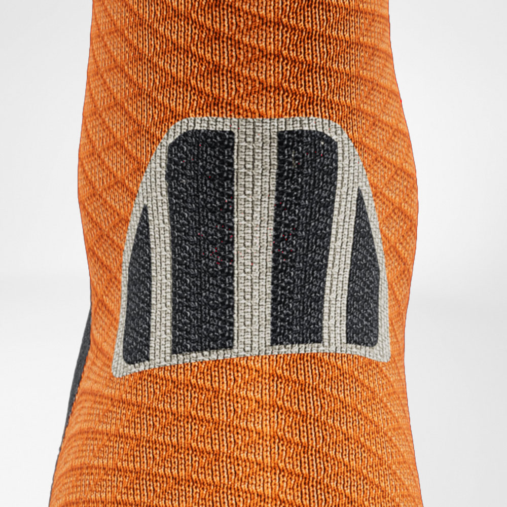 Trailrun Running Socks Gray-Orange Detail Achilles Comfort Gedetailleerd uitzicht op het Achilles 'gebied van de grijs -Orange Trail Run - loop sokken