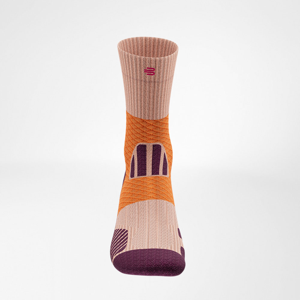 Mediumlange Trail Runrun Running Socks Purple-Orange vooraanzicht Vooruitzicht van de voorkant van de paarse oranje medium -lengte trail run - loop sokken