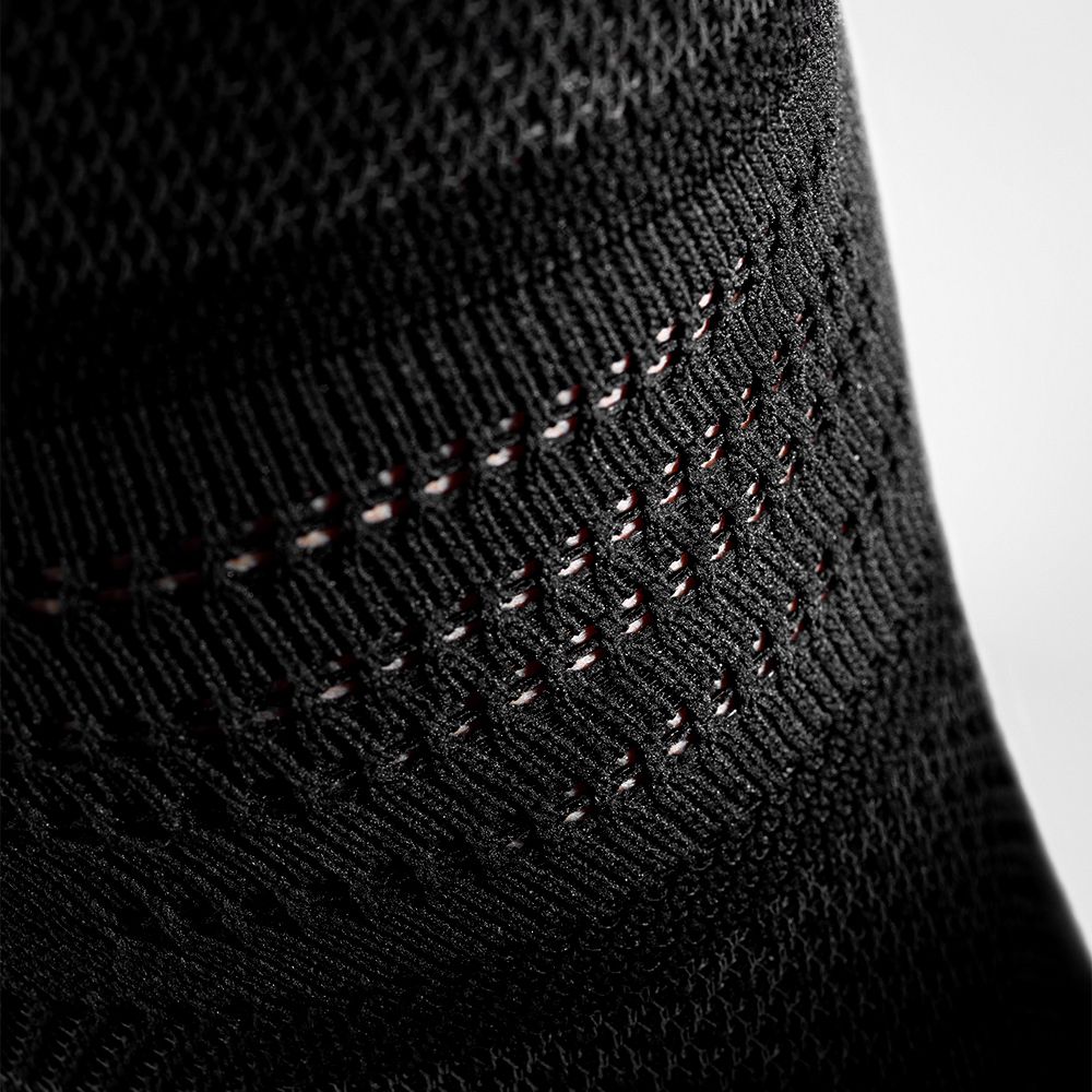Gedetailleerd beeld van het ademende breien in de knie van de zwarte knieschaal voor de Sports NBA -versie
