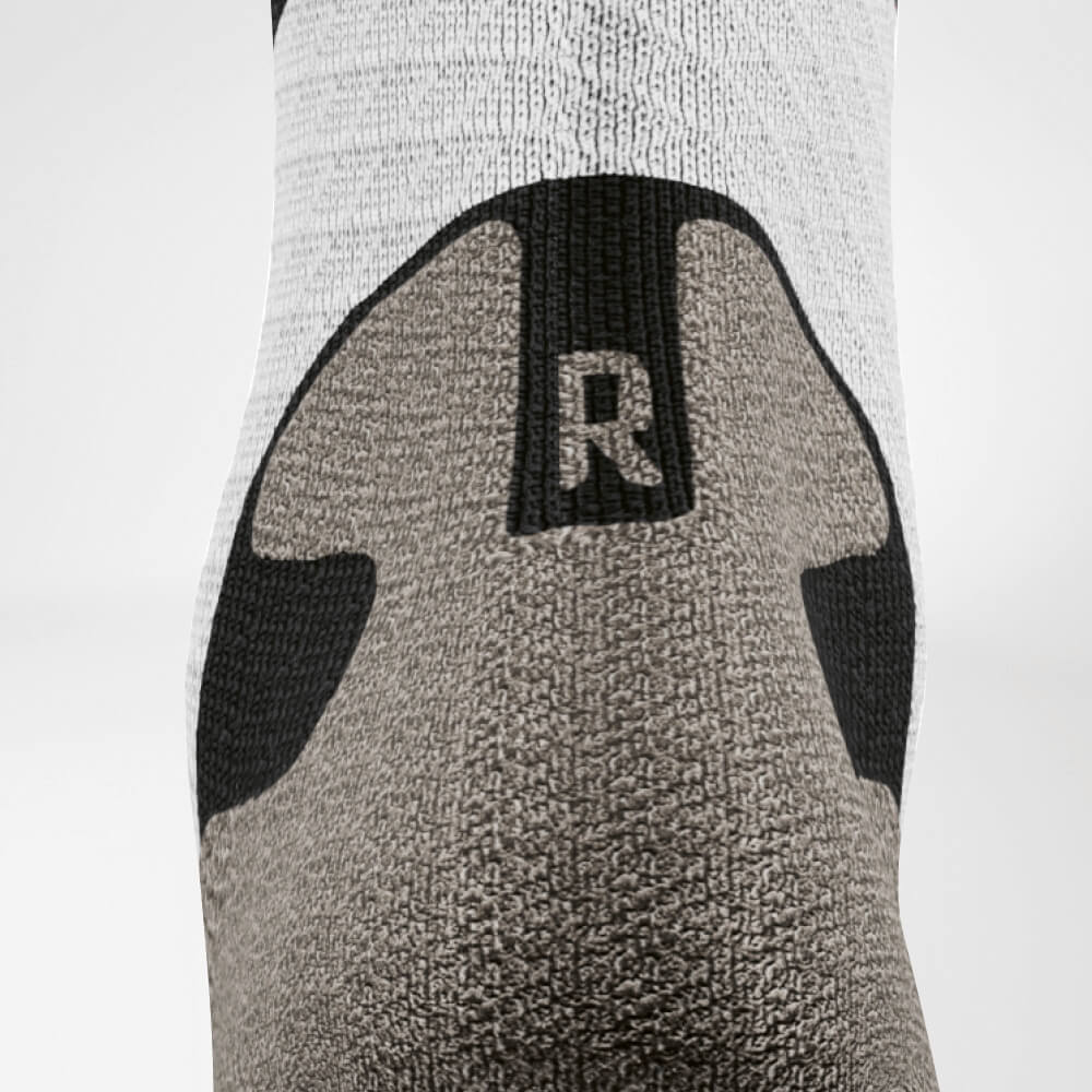 Gedetailleerde absorptie achilles comfortzone van de zwart-wit -of -range medium -lengte trail run -lopende sokken
