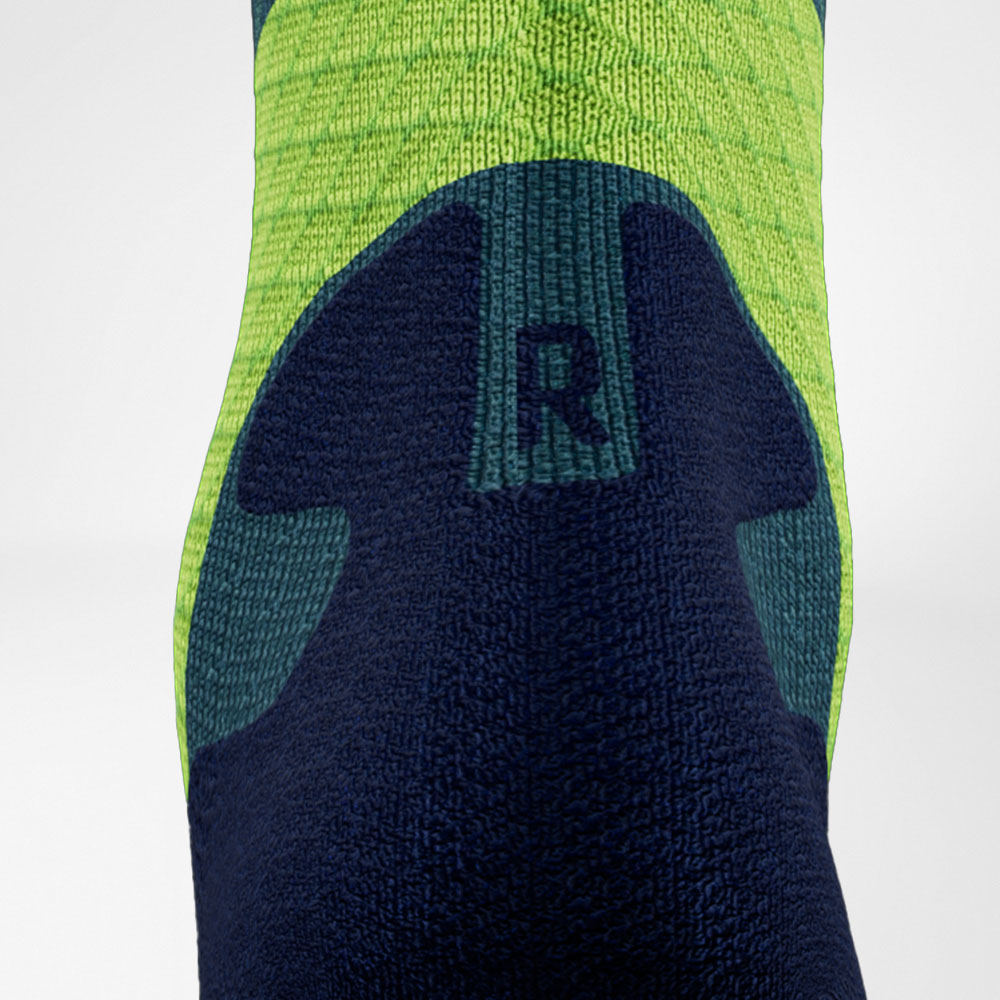 Trailrun Running Socks Blue-Green Detail Comfort Zone Gedetailleerd beeld van het Achilles -huwelijksgebied van de Blue -Green Trail Run - Running Socks