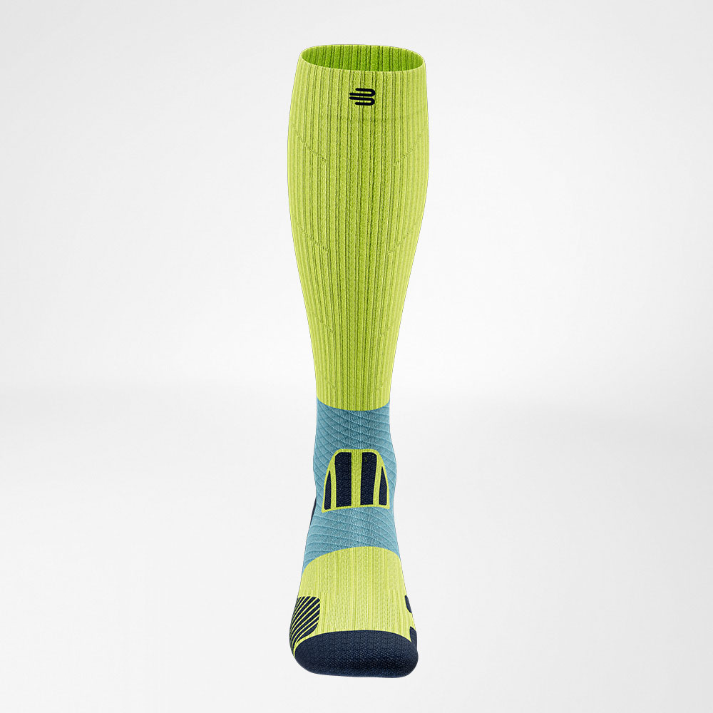 Trailrun Running Socks Blue-Gele vooraanzicht Het vooraanzicht van de blauw -gleelle trail run - loop sokken
