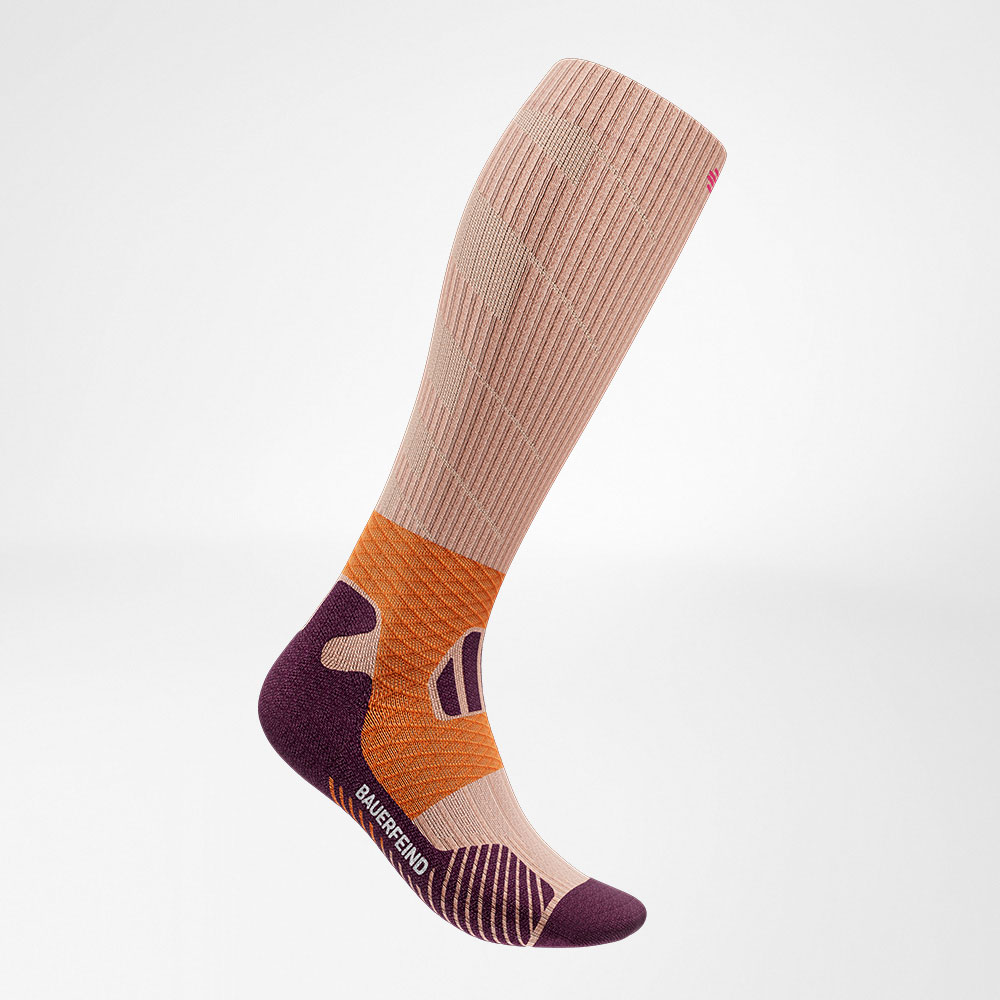 Lateraal vooraanzicht van de Purple -Orange Trail Run - Running Socks