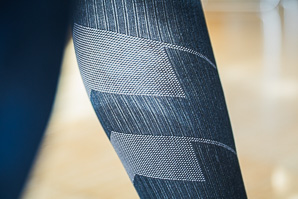 Nahaufnahme Kompressionssocke an der Wade