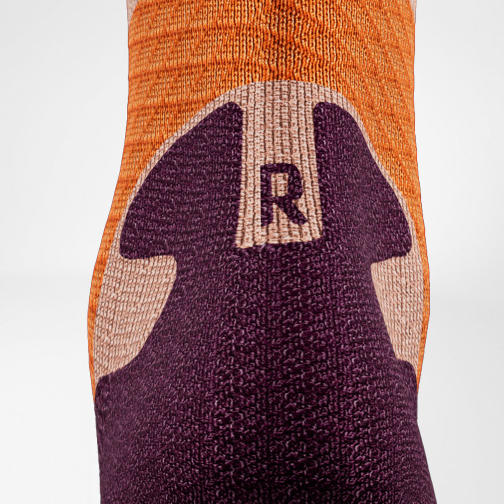 Trailrun Running Socks Purple-Orange Detail Comfort Zone Gedetailleerd beeld van het Achilles -huwelijksgebied van de Purple -Orange Trail Run - Running Socks