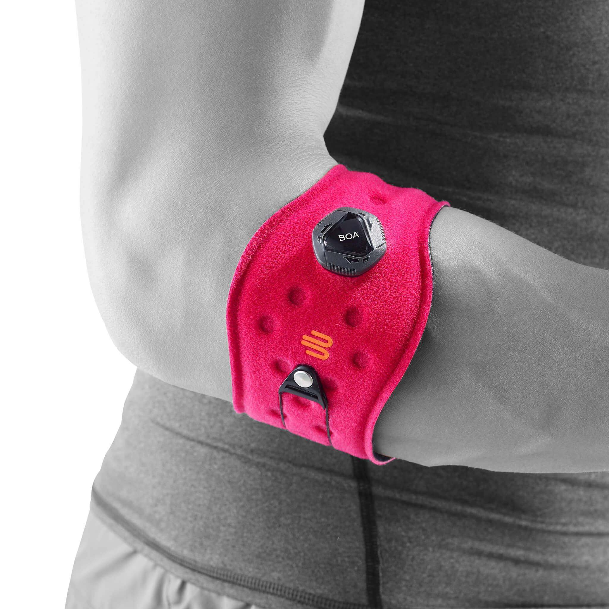 Voltooiing van de roze elleboogclip op de gestileerde grijze body