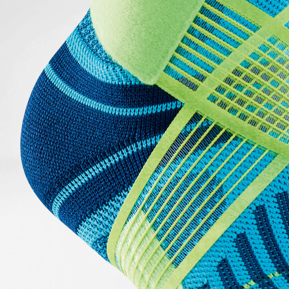 Ankle Bandage Rivera Detail Taping Technology Gedetailleerde opname van de enkelondersteuning met een focus op de tapinggordel en de hiel